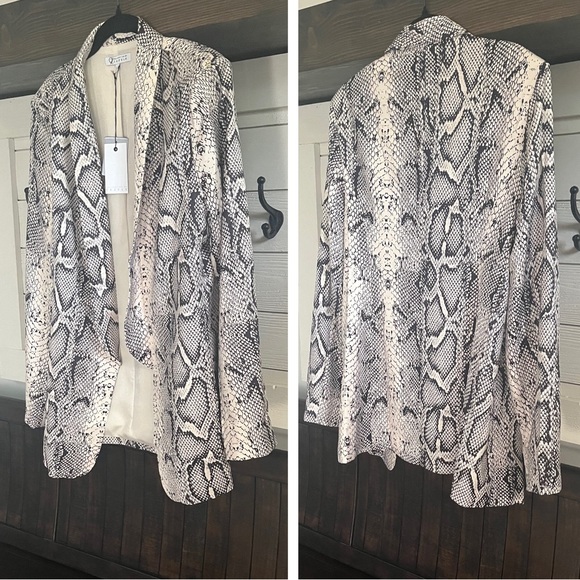 NWT CEZELE Snake Print Open Front Blazer Size: L - Picture 9 of 13